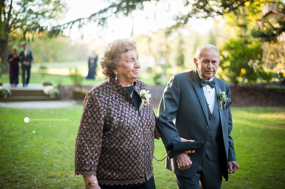 GrandparentsintheProcessional.AlisaTongg252CCelebrant.DeLorenzoPhotography