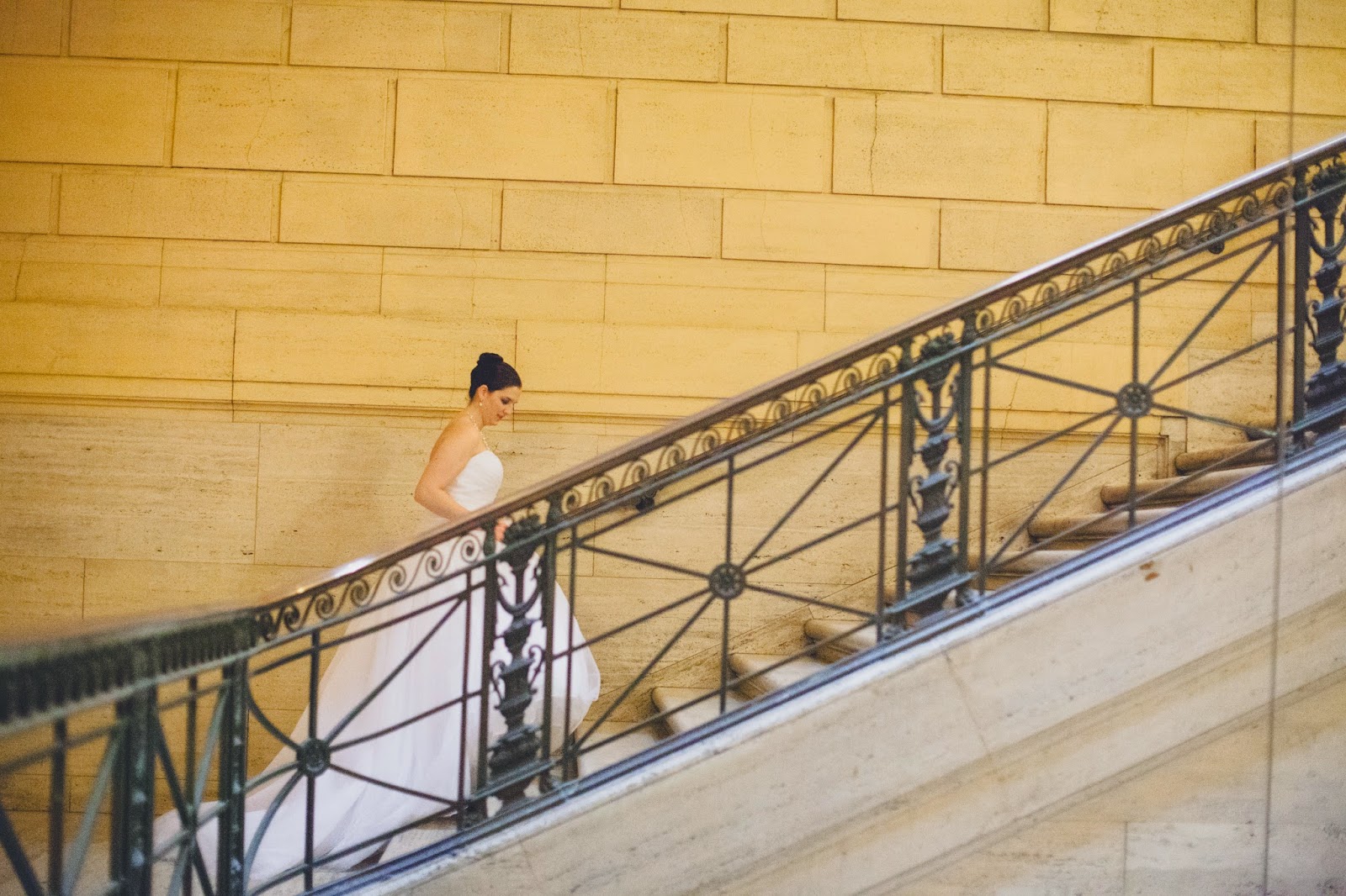 Katherineclimbsthestairs252CFranklinInstitutewedding.AlisaTonggCelebrant.ShannonCollinsphotography