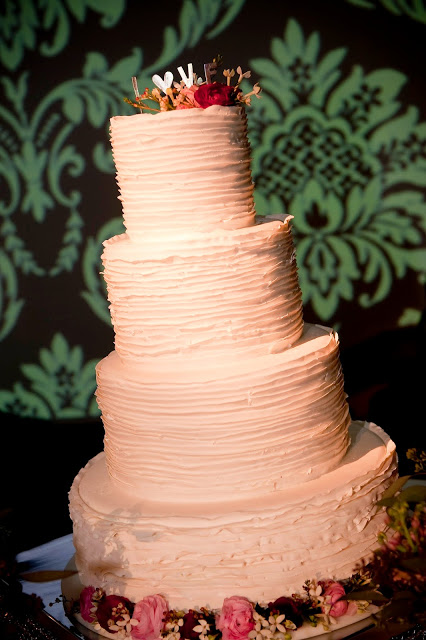 LOVE2Bwedding2Bcake2C2BVie2C2B2BAlisa2BTongg2BCelebrant2C2BHeather2BFowler2BPhotography