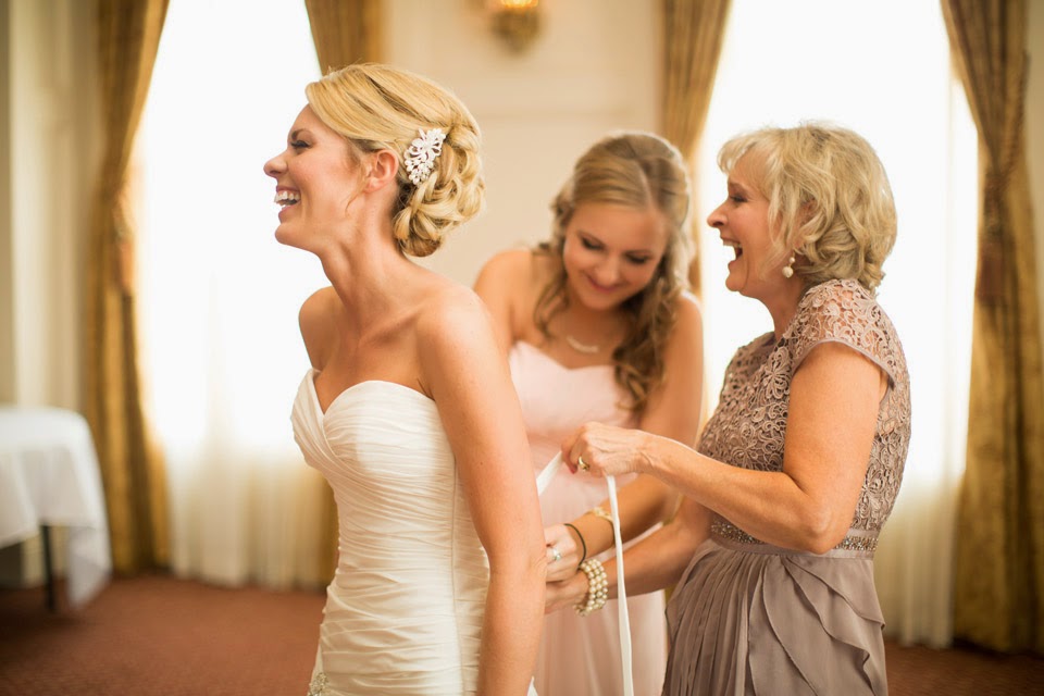 erin2C2Bmom2Band2Bsister2Bwedding2Bdress2C2BAlisa2BTongg2BCelebrant2C2BDeLorenzo2BPhotography