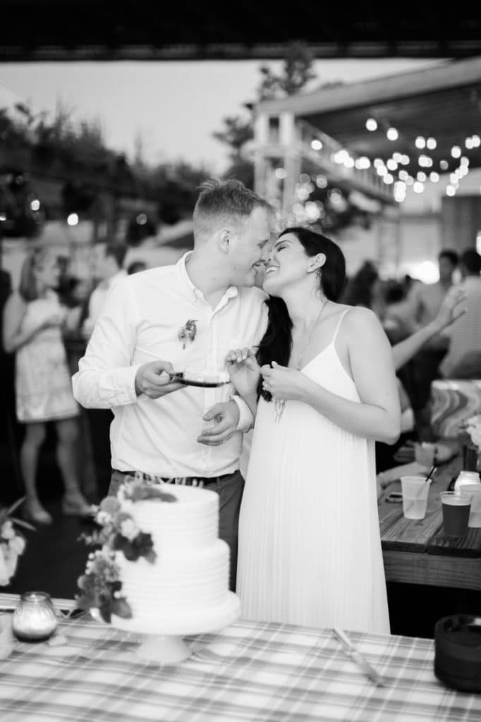 black and white wedding cake swirly kiss alisa tongg celebrant race street peir philadelphia wedding emily wren photography