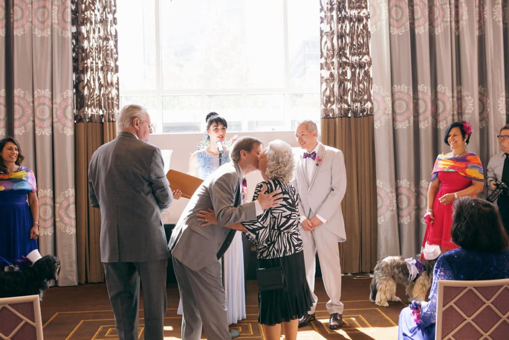 bobby kisses his mother alisa tongg celebrant elaine zelker photography