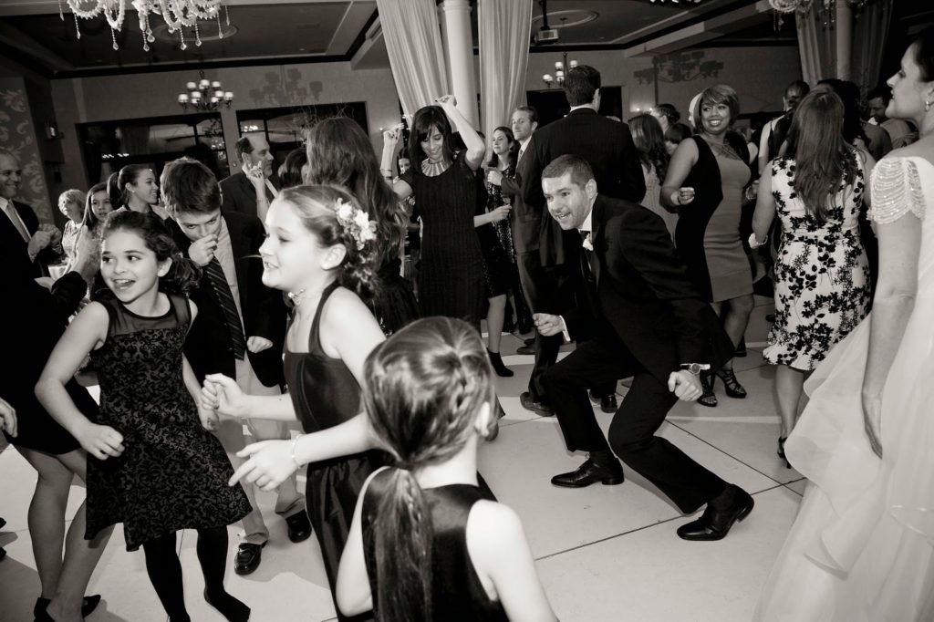 branden getting down with the kids alisa tongg celebrant heather fowler photography