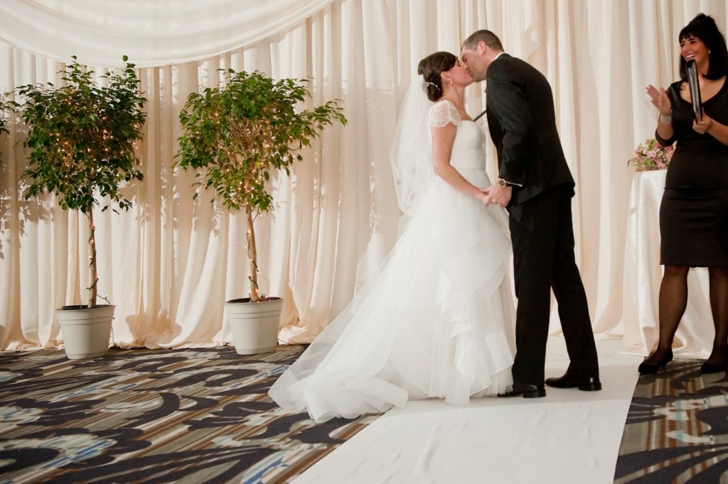 carly branden first kiss vie wedding alisa tongg celebrant heather fowler photography