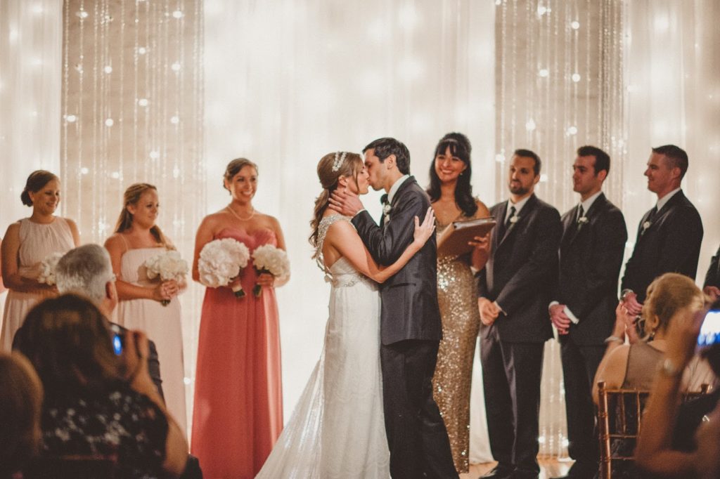 first kiss alisa tongg celebrant front palmer wedding pat robinson photography