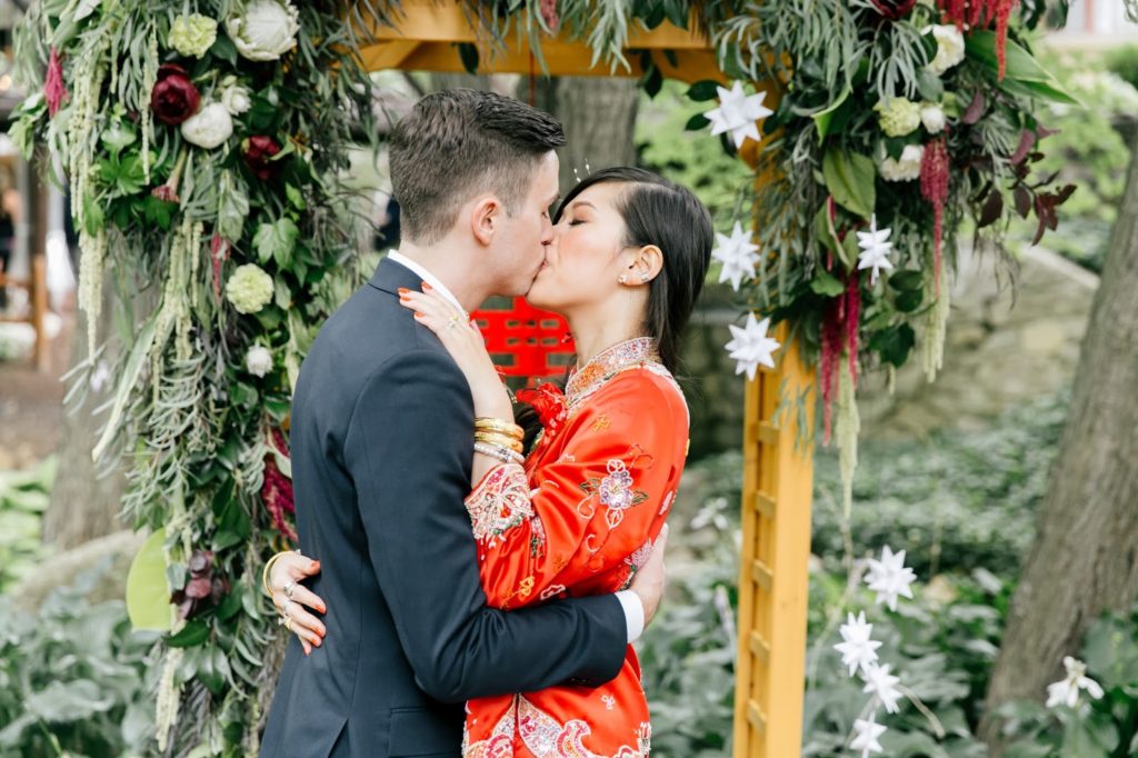 susan and tom kiss chinese tea ceremony alisa tongg celebrant emily wren photography