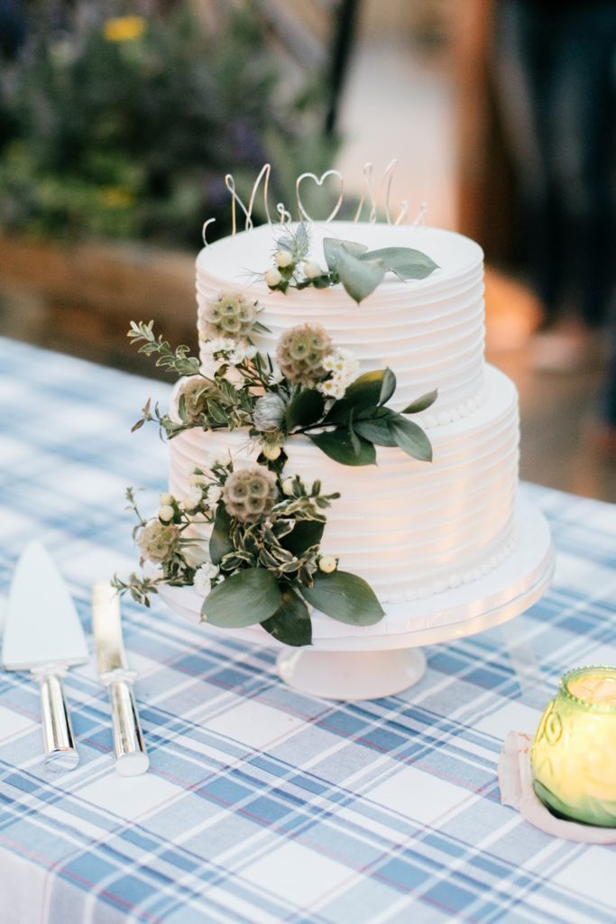 wedding cake with greens morgans pier alisa tongg celebrant race street peir philadelphia wedding emily wren photography